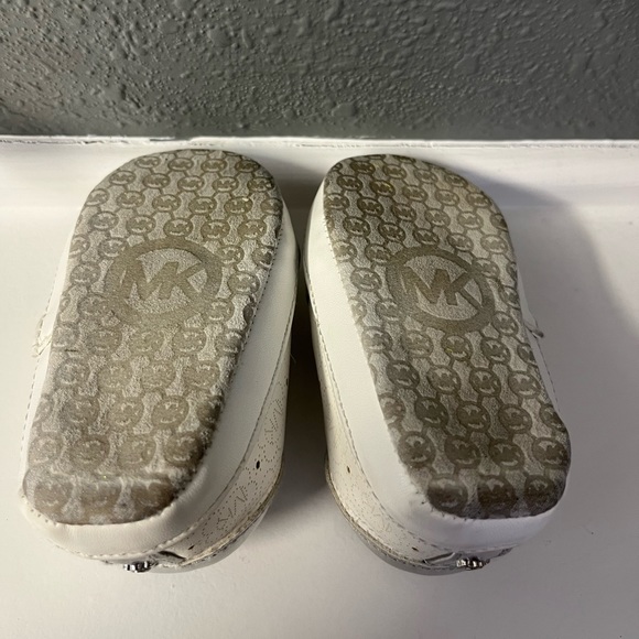 ⬇️$25 Michael Kors size 3 baby girl shoes Adorable 🥰 - Picture 6 of 6